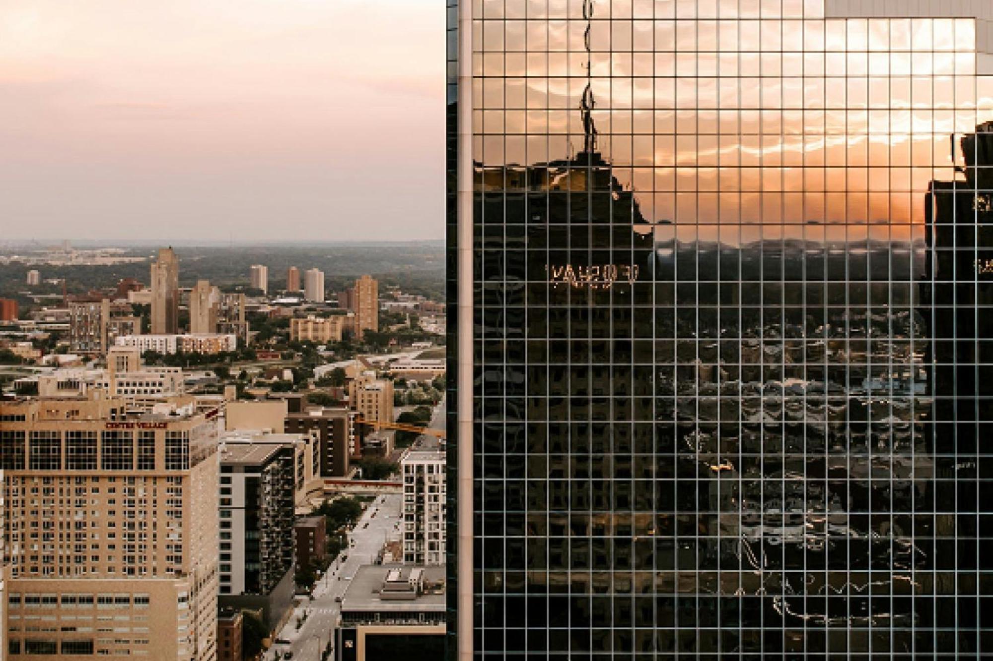 W - The Foshay